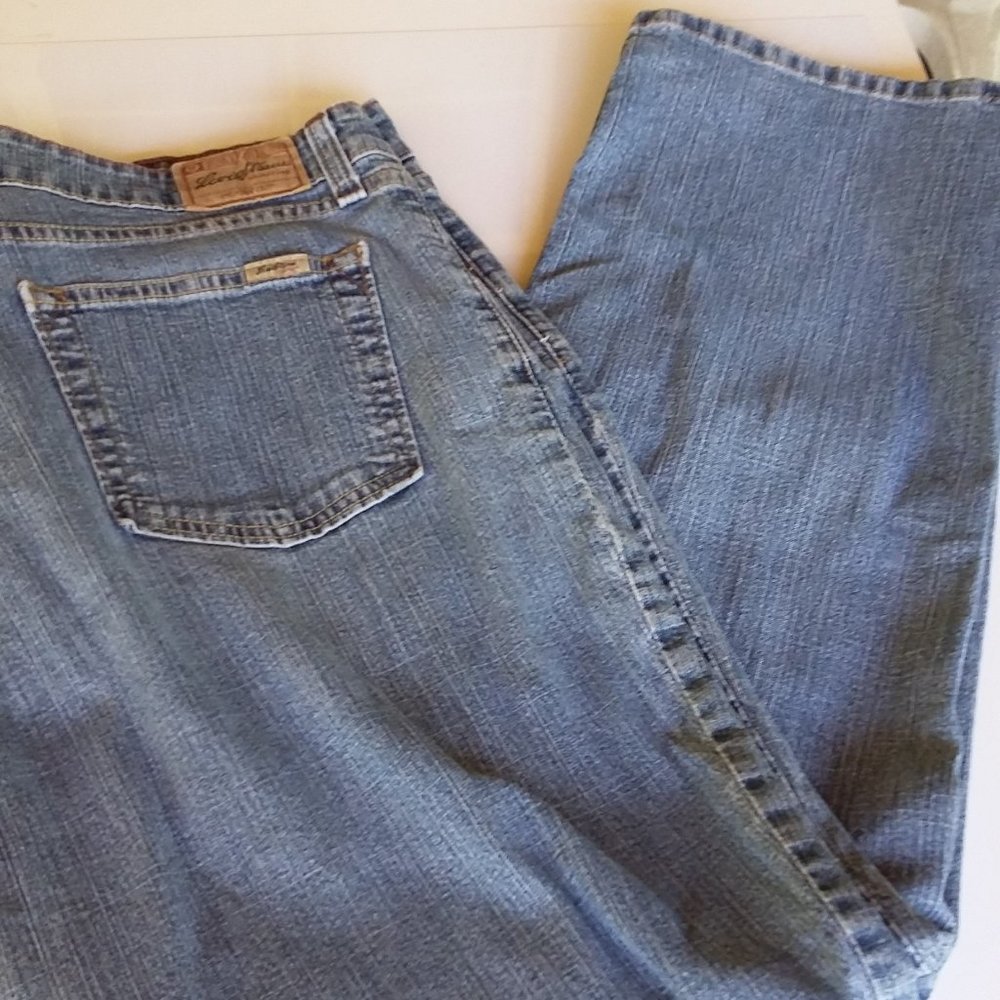 Levi's blue jeans women size 16 measures 37x29 mid